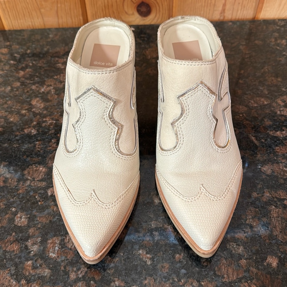 Dolce Vita. Ivory Lars Mule. Size 6.